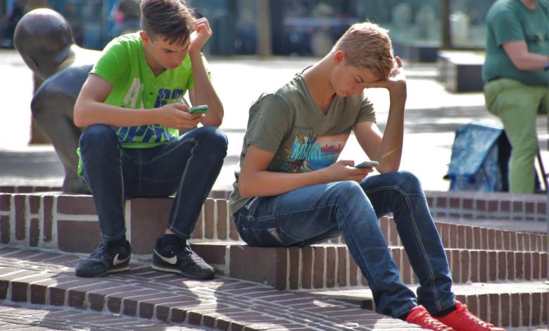 Internet Addiction in Teenagers Leads to Emotional Issues - AppliedHE