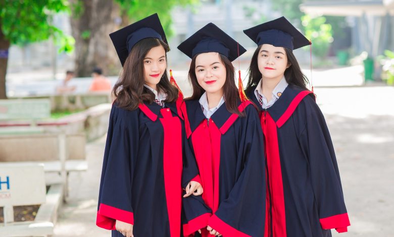 Female university graduates have bigger Hecs debts but earning less than men, research reveals - AppliedHE