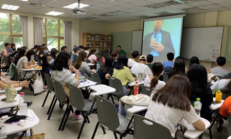 Face 2 Face V.S. Distance: A Fusion Instead of a Replacement - Teaching Philosophy of CCU Dept. of Russian Language and Literature - AppliedHE