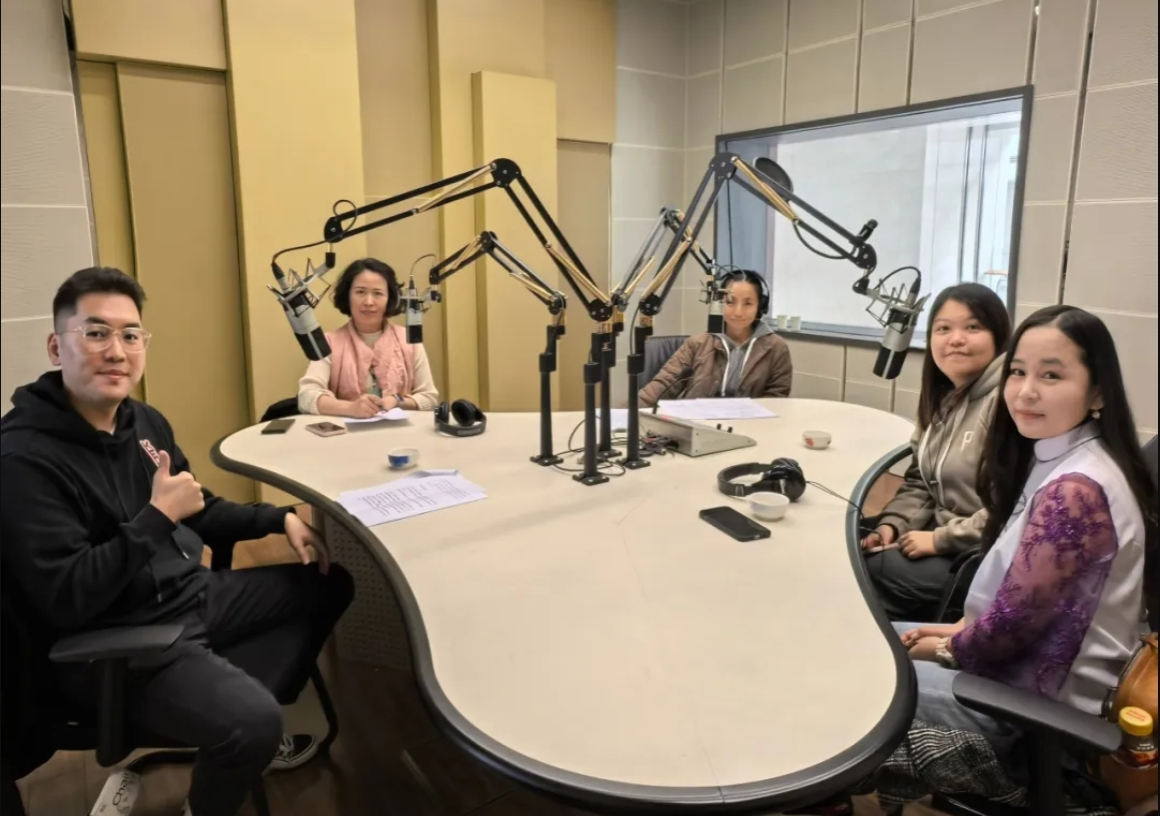 International Students Join Tianjin Economic Radio's Audio Program on Intangible Cultural Heritage - AppliedHE