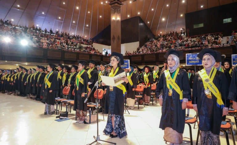 UGM Celebrates Graduation of 2,049 Undergraduate and Applied Bachelor Students at Universitas Gadjah Mada - AppliedHE