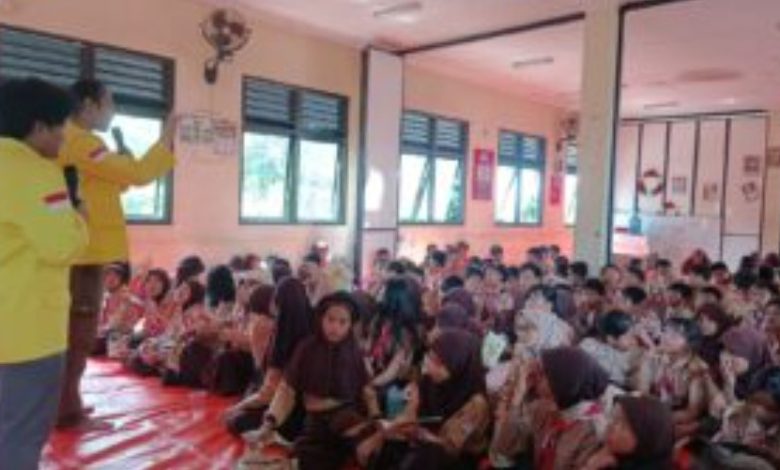 UI University Assists SDN 01 Depok Students in Understanding Cultural Heritage through Participatory Learning - AppliedHE