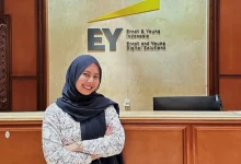 Outstanding Graduate: UNAIR Alumnus Secures IT Auditor Role at Ernst & Young - AppliedHE