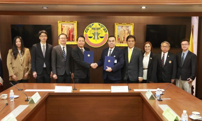 Thammasat Law Faculty with Lawyers Council to develop D-Lawyer System - AppliedHE