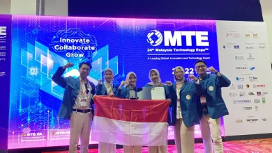 UNAIR Delegation Secures Silver Medal at 24th Malaysia Technology Expo (MTE) 2025 - AppliedHE