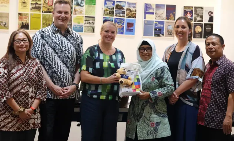 UNAIR FIB Hosts Guest Lecture on Child Communication and Health: Insights and Implications for Global Health - AppliedHE UNAIR FIB Hosts Guest Lecture on Child Communication and Health: Insights and Implications for Global Health - AppliedHE
