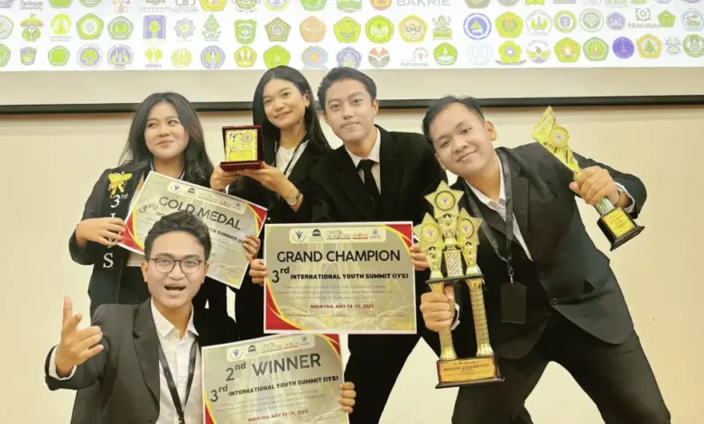 UNAIR Students Achieve Gold Medal at International Youth Summit in Malaysia - AppliedHE UNAIR Students Achieve Gold Medal at International Youth Summit in Malaysia - AppliedHE
