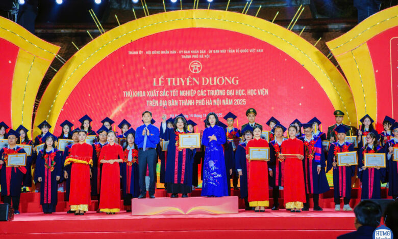 Dai Nam University Celebrates 10 Years of Excellence with Valedictorian Honored by Hanoi City - AppliedHE