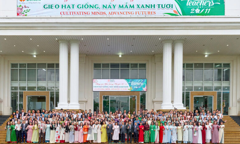 Dong A University Honors Vietnamese Teachers' Day with 43rd Anniversary Celebration and Emulation Flag Award from Vietnam General Confederation of Labour - AppliedHE