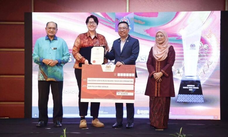 Assoc Prof Dr Chua Jia Xin Awarded National Young Scientist Award 2025 for Innovative Cancer Research - AppliedHE Assoc Prof Dr Chua Jia Xin Awarded National Young Scientist Award 2025 for Innovative Cancer Research - AppliedHE