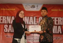 FIKKIA Student Earns Best Group Award at International Conference Santri Mendunia - AppliedHE