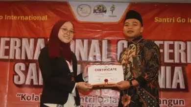 FIKKIA Student Earns Best Group Award at International Conference Santri Mendunia - AppliedHE