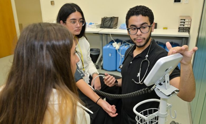 High School Students Experience Medical Careers at Weill Cornell Medicine-Qatar - AppliedHE