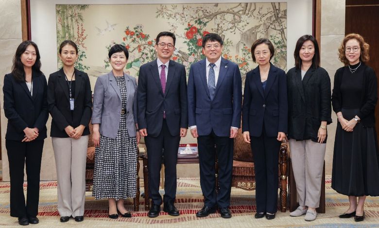 South Korean Embassy Economic Minister Kim Jin-dong Visits Peking University - AppliedHE