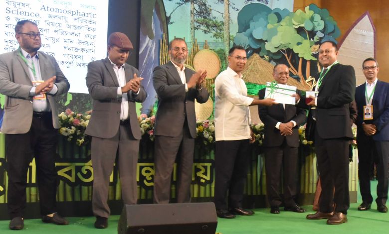 DU Pro-Vice Chancellor Receives National Environment Award for Research and Innovation - AppliedHE DU Pro-Vice Chancellor Receives National Environment Award for Research and Innovation - AppliedHE