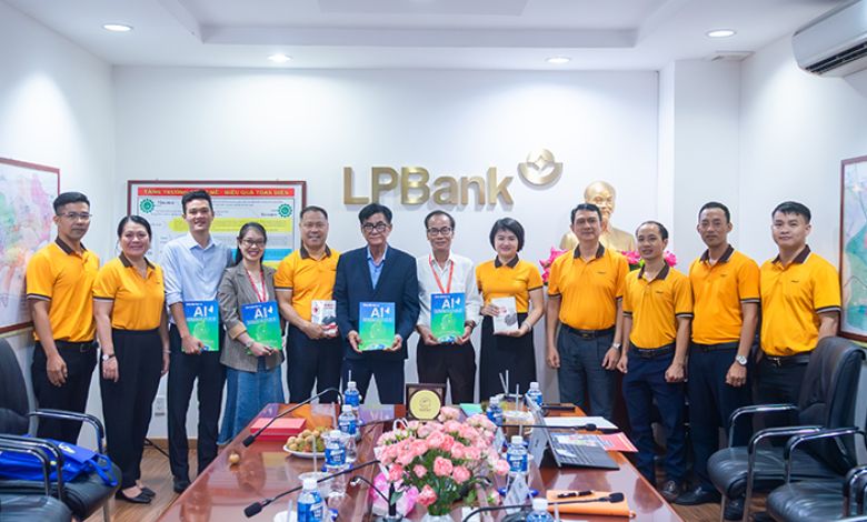 Phan Thiet University Holds Postgraduate Admissions Consultation at LPBank Binh Thuan Branch - AppliedHE